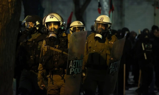 Θεσσαλονίκη: Νέα επίθεση κουκουλοφόρων σε διμοιρία των ΜΑΤ στο Βιολογικό του ΑΠΘ