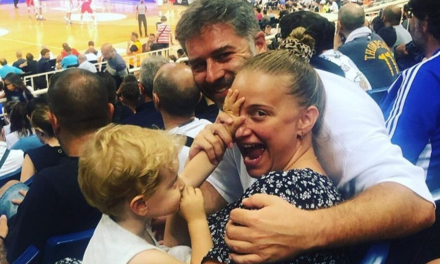 Μπουρδούμης - Δροσάκη: Η κοινή τους εμφάνιση στο θέατρο, μετά την αποκάλυψη του χωρισμού τους