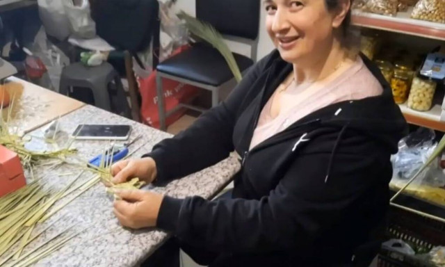 Πρεσβυτέρα Αγγελική: «Έτσι πλέκω τους Σταυρούς των Βαΐων!»