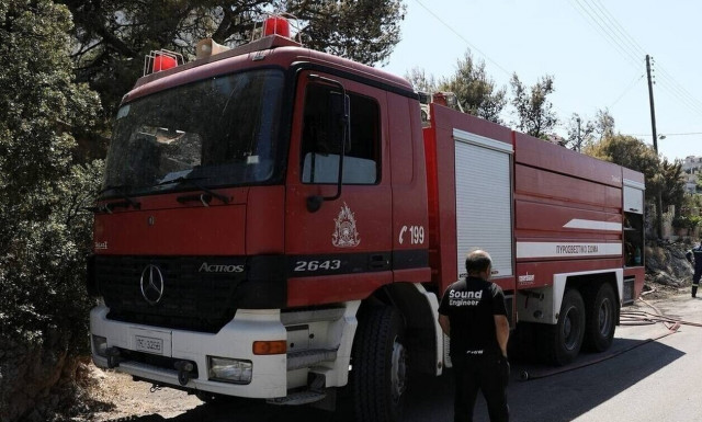 Ηράκλειο: Μεγάλη φωτιά στην περιοχή του Στρούμπουλα