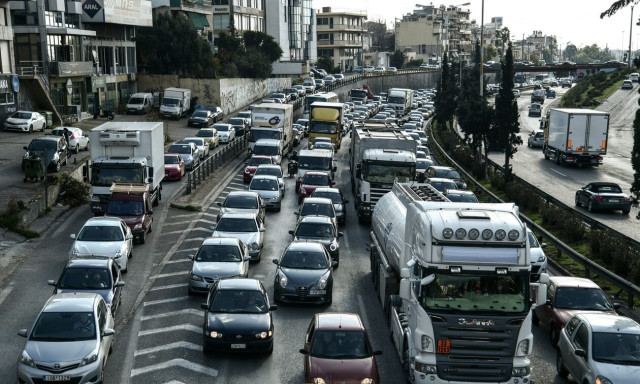 Καραμπόλα στον Κηφισό: «Ουρές» χιλιομέτρων στο ρεύμα προς Πειραιά