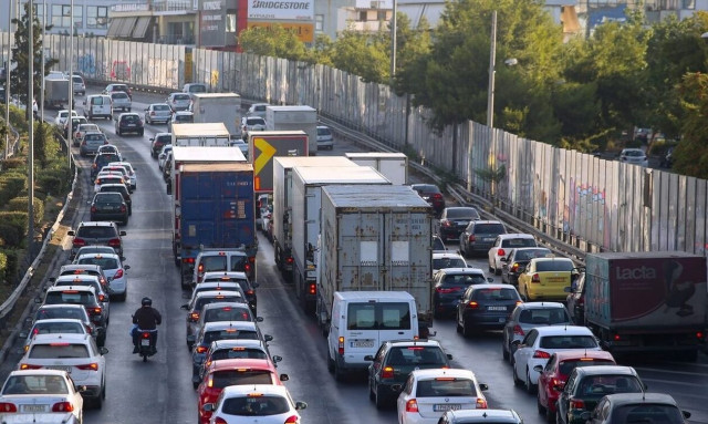 Κίνηση τώρα: Στο «κόκκινο» ξανά ο Κηφισός - Πού αλλού υπάρχουν καθυστερήσεις
