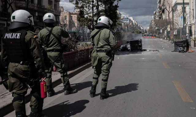 ΑΣΟΕΕ: «Είδα μολότοφ και πυροβόλησα», λέει ο αστυνομικός