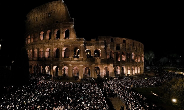 Ιταλία: Η «Οδός του Σταυρού» της Μεγάλης Παρασκευής των Καθολικών, στο Κολοσσαίο