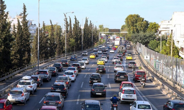 Έξοδος Πάσχα - Κίνηση: 15λεπτες καθυστερήσεις στην Αττική Οδό - Μποτιλιάρισμα στον Κηφισό