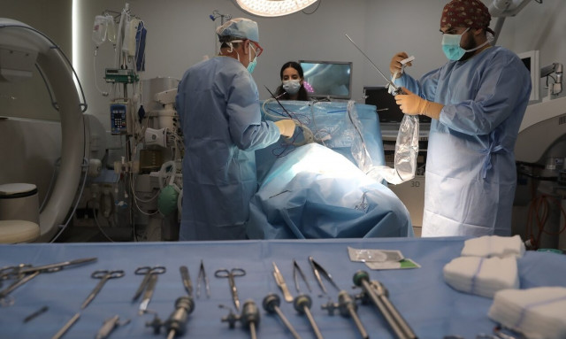 Απίστευτο: 18χρονη κατάπιε κινητό μετά από καυγά με τον αδερφό της - Οδηγήθηκε στο χειρουργείο