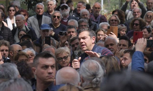 Tsipras visits Nea Smirni suburb on Saturday: 'People will soon turn their backs on Mitsotakis'