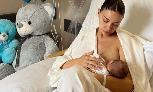 Ελένη Φουρέιρα: Αγκαλιά με τον δύο μηνών γιο της