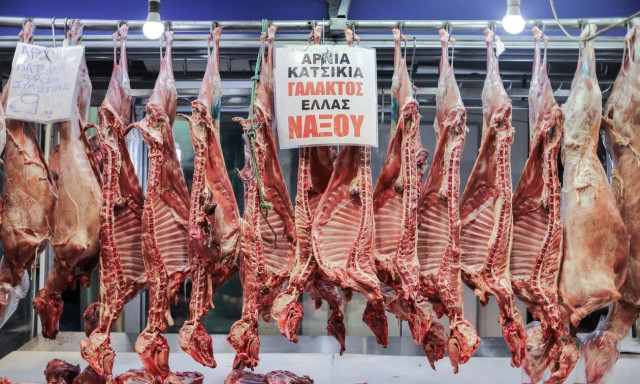 Ρεπορτάζ Newsbomb.gr: Οι τιμές που θα ψωνίσουμε το αρνί - Τι ισχύει με την πασχαλινή αγορά