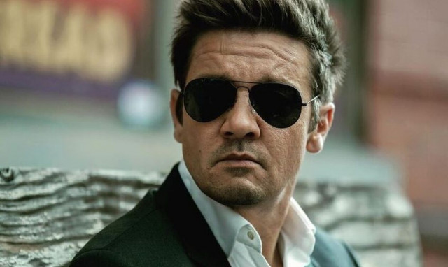 Τζέρεμι Ρένερ: Στέκεται πλέον όρθιος μετά το ατύχημα με το εκχιονιστικό