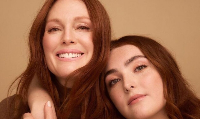 H Τζούλιαν Μουρ με την κόρη της