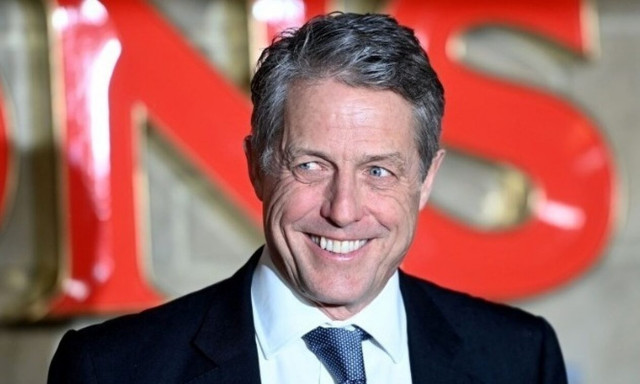 Χιου Γκραντ: Ίσως ο μεγάλος έρωτας να είναι ένα ωραίο χοντροκομμένο ψέμα