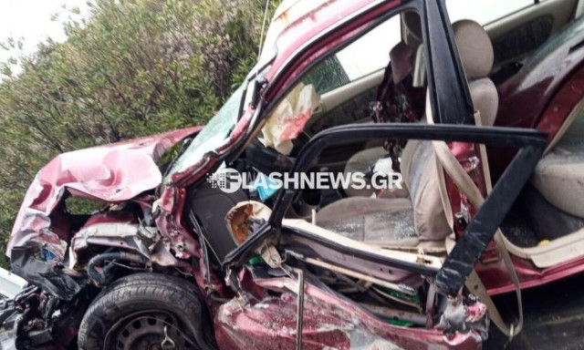 Κρήτη: Σφοδρή σύγκρουση ΙΧ με βανάκι στην εθνική οδό Χανίων - Ρεθύμνου