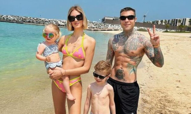 Η Κιάρα Φεράνι με την οικογένειά της