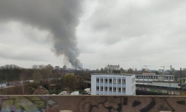 Συναγερμός στο Αμβούργο: Φωτιά σε αποθήκες, φόβοι για τοξικό νέφος