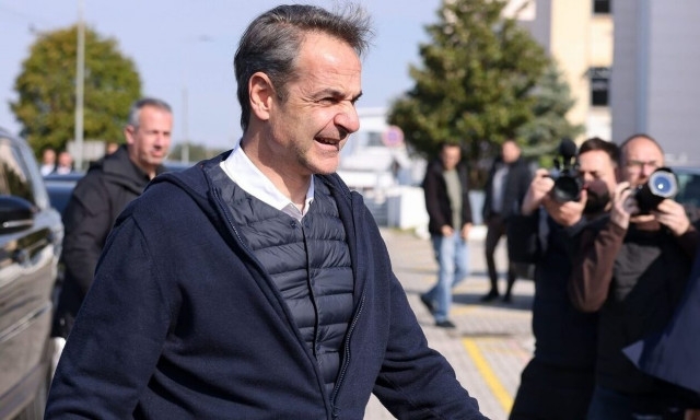 PM Mitsotakis outlines creation of hospitals park in Thessaloniki during visit to Evosmos region