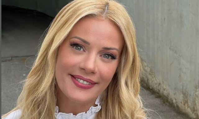 Ζέτα Μακρυπούλια: Επιστρέφει στο σανίδι - «Να μην σταματήσετε ποτέ να ονειρεύεστε»