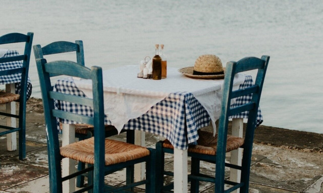 Δίνουμε στην άνοιξη τη γεύση που της ταιριάζει και λέμε στην παρέα «πάμε για τσίπουρα»!