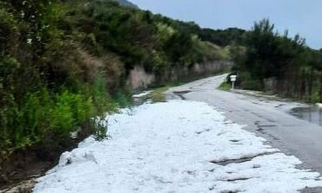 Καιρός: Χαλάζι έπεσε στη δυτική Αχαΐα - Δείτε την εικόνα