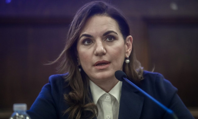 Όλγα Κεφαλογιάννη: Η ευχάριστη επίσκεψη που δέχτηκε στο γραφείο – Η αγκαλιά και το δημόσιο μήνυμα