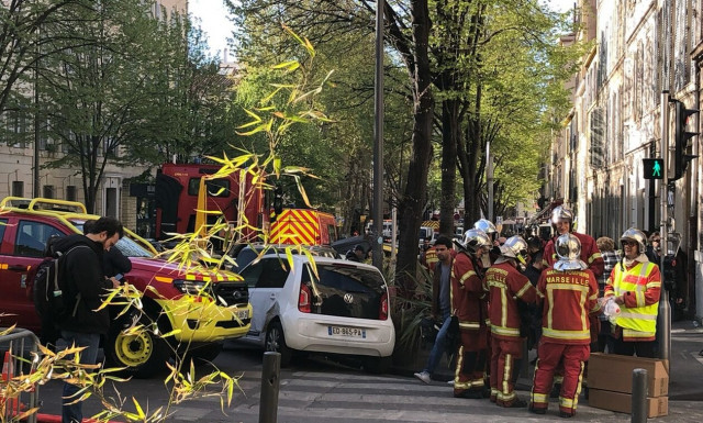 Κατάρρευση πολυκατοικίας στη Μασσαλία: «Υπάρχουν ελπίδες να βρεθούν επιζώντες»