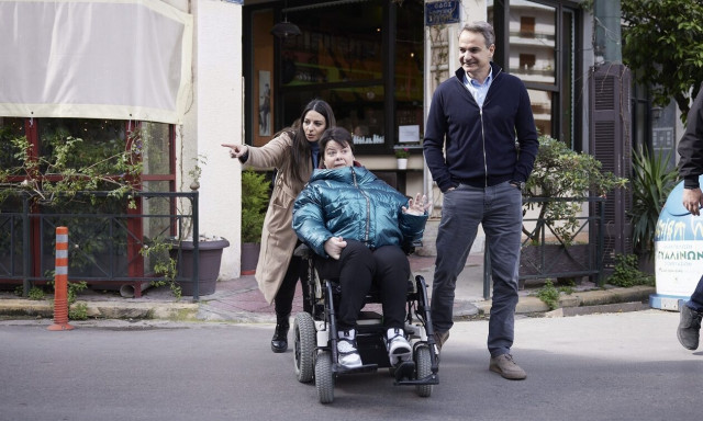 «Προσωπικός Βοηθός»: Συνάντηση Κυριάκου Μητσοτάκη με την παραολυμπιονίκη Άννα Ντέντα