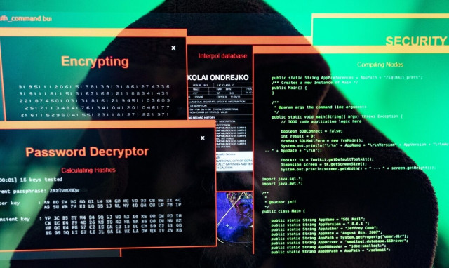 Πώς να εξαφανίσετε τα «ίχνη» σας στο Διαδίκτυο σε 7 βήματα - Tι λέει ειδικός στο Newsbomb.gr