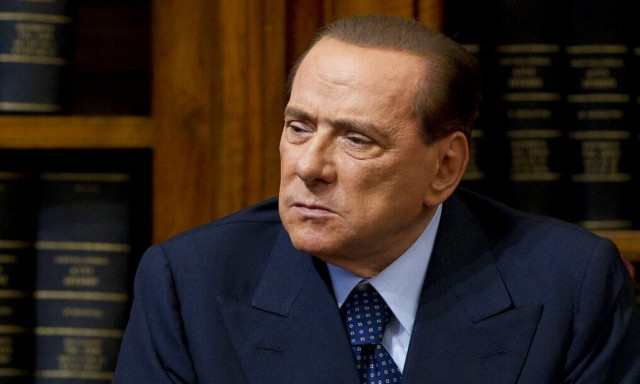 Μπερλουσκόνι: «Δεν μπορεί ακόμη να περπατήσει» λέει ο προσωπικός γιατρός του