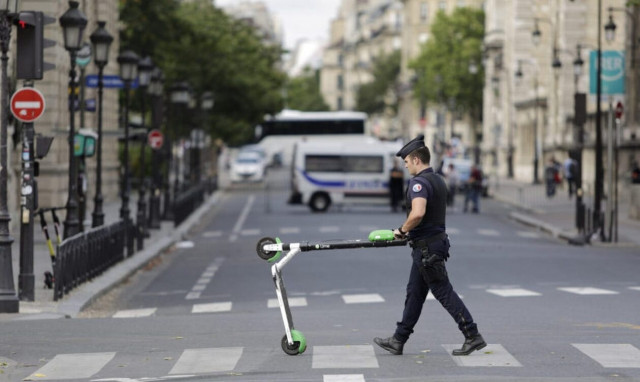 Γαλλία: Βάζει τέλος στα ενοικιαζόμενα ηλεκτρικά πατίνια