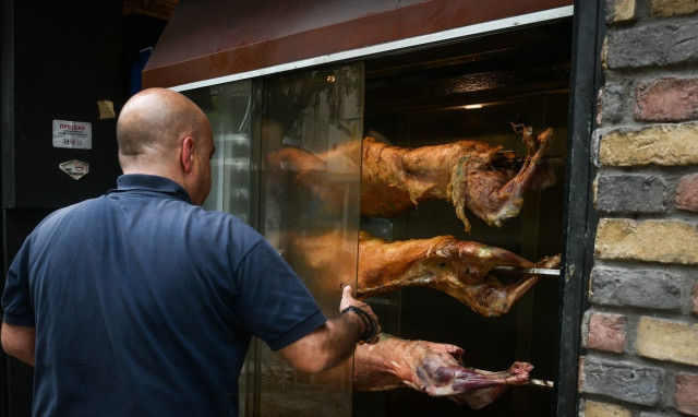 Πάσχα 2023: Παραμένει η αστάθεια στον καιρό – Πιθανότητα σουβλίσματος… υπό βροχή