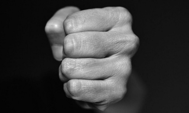 Λαμία: Νεαροί γρονθοκόπησαν ανήλικο – Στο νοσοκομείο με σπασμένη μύτη το θύμα