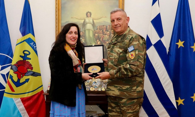 Ο Αρχηγός ΓΕΕΘΑ συναντήθηκε με την κόρη του αείμνηστου Υποστρατήγου Επί Τιμή Ιάκωβου Τσούνη