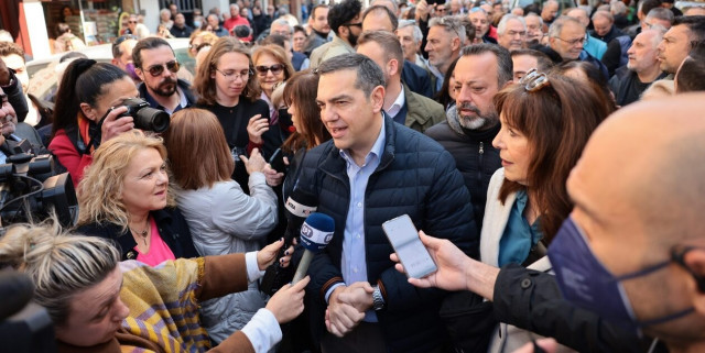 Εκλογές 2023 - Τσίπρας: «Το τελευταίο Πάσχα που το τραπέζι στο σπίτι θα είναι τόσο φτωχό»
