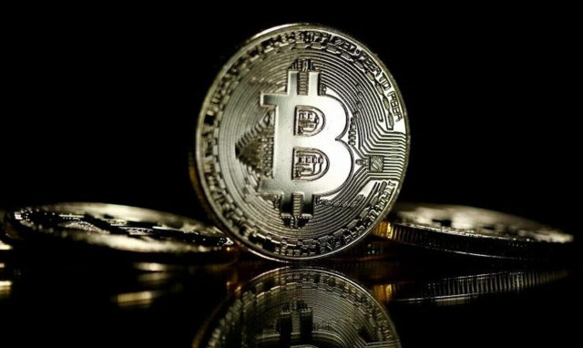 Bitcoin: Προσπάθεια να κρατηθεί στα 30.000 δολάρια