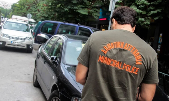 Θεσσαλονίκη: «Επιτέθηκε σε γυναίκα αστυνομικό», ο οδηγός που πάτησε το πόδι δημοτικού αστυνομικού