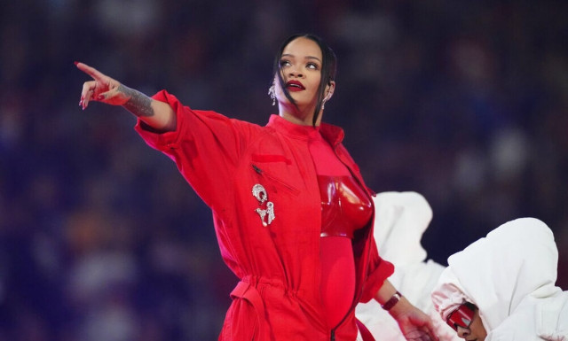 Το Πάσχα της Ριάνα: Τα τρυφερά παιχνίδια με τον 10 μηνών γιο της