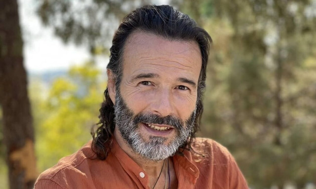 Θανάσης Ευθυμιάδης: Η φωτογραφία μέσα από την εκκλησία και το μήνυμά του για την Ανάσταση