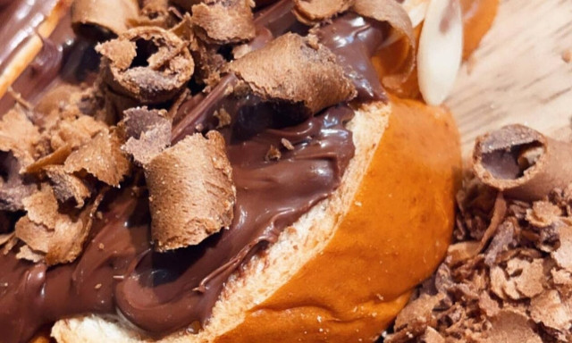 Τα τσουρέκια σάντουιτς που έχουν κερδίσει τις εντυπώσεις σε Ολλανδία και Λουξεμβούργο