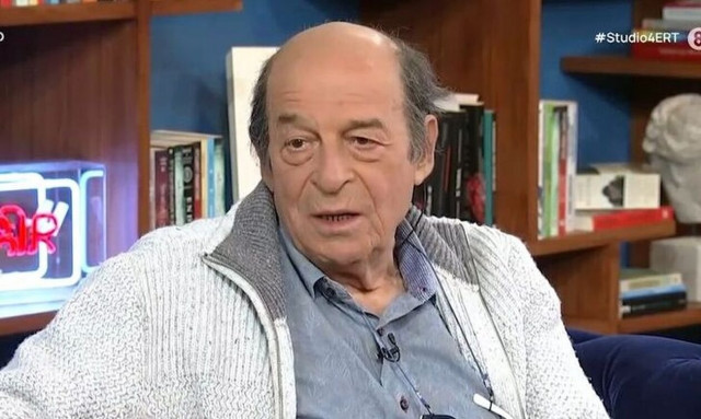 Μανούσος Μανουσάκης: «Δεν είδα ποτέ μαζί τους γονείς μου, δεν με απασχόλησε ποτέ ο χωρισμός τους»