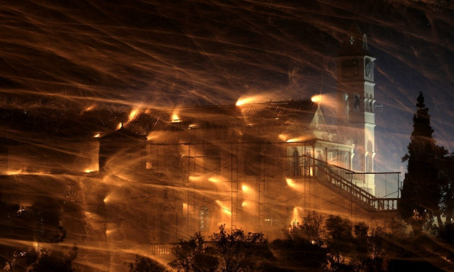 «Πόλεμος» για τον ρουκετοπόλεμο της Χίου: Ποιοι αντιδρούν και ποιοι υπερασπίζονται το έθιμο