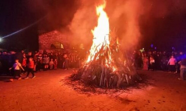 Άρτα: Με φωτιές στην Αγία Θεοδώρα, με κατάνυξη για το Θείο Δράμα