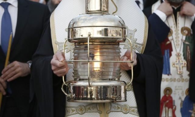 Μεγάλο Σάββατο: Στις 18:00 το απόγευμα θα φτάσει στην Αθήνα το Άγιο Φως