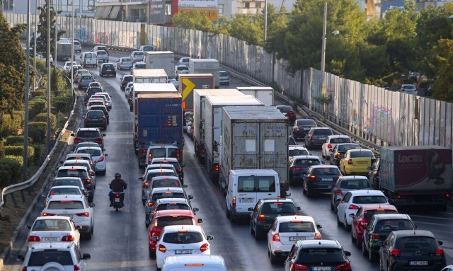 Κίνηση στους δρόμους: Μαζική έξοδος για το Πάσχα από την Αθήνα - Πού υπάρχουν προβλήματα