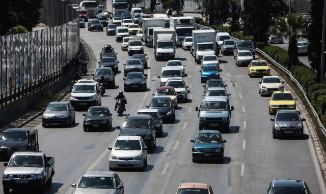 Έξοδος Πάσχα: «Ουρές» χιλιομέτρων σε Κηφισό και Αττική Οδό - Οι Αθηναίοι εγκαταλείπουν την πόλη
