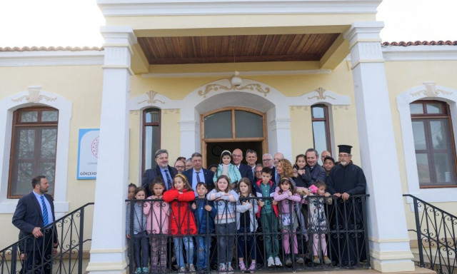 Δένδιας: Συναντήθηκε με ομογενειακούς φορείς και ομογενείς στην Ίμβρο