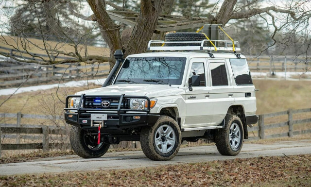 Αυτό το Toyota Land Cruiser αντέχει στην κακομεταχείριση