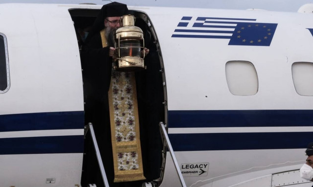 Το απόγευμα του Μ. Σαββάτου το Άγιο Φως στην Αθήνα με ειδική πτήση της AEGEAN