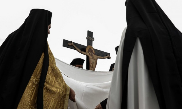 Μεγάλη Παρασκευή - «Η ζωή εν τάφω…»: Η αποκαθήλωση του Εσταυρωμένου Χριστού και ο Επιτάφιος Θρήνος