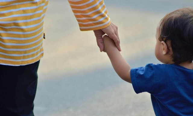 Διευκρινίσεις για τη χορήγηση της άδειας μονογονεϊκών οικογενειών σε σχέση με την ηλικία του παιδιού