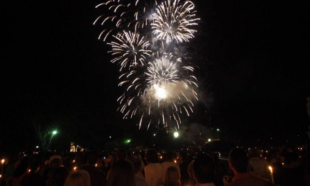 Αρκαδία: Τέσσερις τραυματίες από βεγγαλικά στο Λεωνίδιο